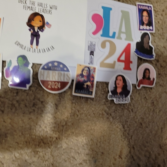 Kamala Harris Accessory Bundle, 28-piece - Picture 4 of 6
